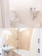 Friendly 2BR Apt- Near Rennweg