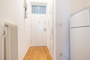 Friendly 2BR Apt- Near Rennweg