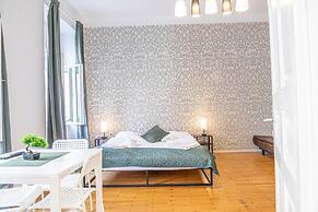 Friendly 2BR Apt- Near Rennweg