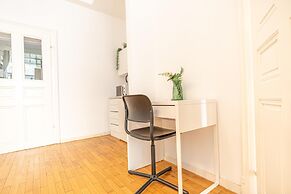 Friendly 2BR Apt- Near Rennweg