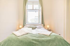 Friendly 2BR Apt- Near Rennweg