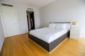 Private Garden Oasis in 4-bed Flat, With Hotel Perks