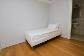 Private Garden Oasis in 4-bed Flat, With Hotel Perks