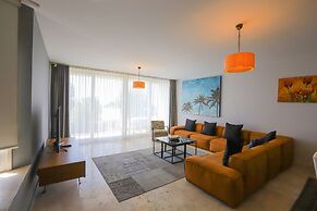 Private Garden Oasis in 4-bed Flat, With Hotel Perks