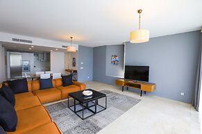 Private Garden Oasis in 4-bed Flat, With Hotel Perks