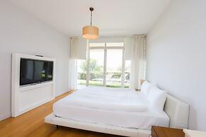 Private Garden Oasis in 4-bed Flat, With Hotel Perks