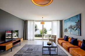 Private Garden Oasis in 4-bed Flat, With Hotel Perks