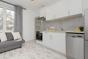 Gagarina Apartment Warsaw by Renters