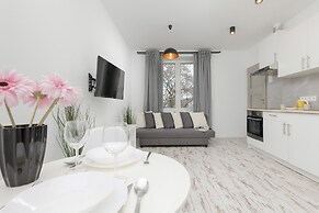 Gagarina Apartment Warsaw by Renters