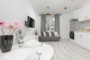 Gagarina Apartment Warsaw by Renters