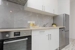 Gagarina Apartment Warsaw by Renters