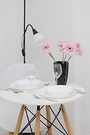 Gagarina Apartment Warsaw by Renters