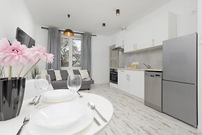 Gagarina Apartment Warsaw by Renters