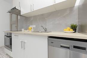 Gagarina Apartment Warsaw by Renters