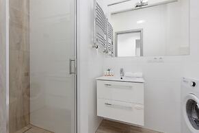 Gagarina Apartment Warsaw by Renters