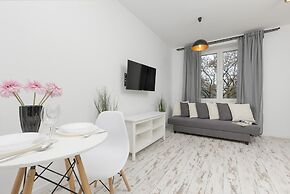 Gagarina Apartment Warsaw by Renters