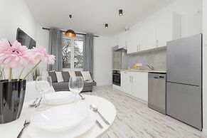Gagarina Apartment Warsaw by Renters