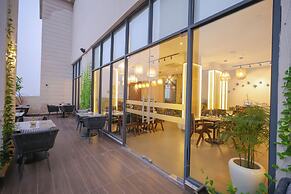 Rhythm Gurugram, Hotel & Suites, Sohna Road