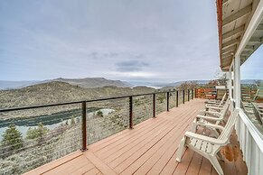 Cozy Grand Coulee Home w/ Deck & Views!
