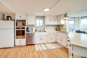 Cozy Grand Coulee Home w/ Deck & Views!