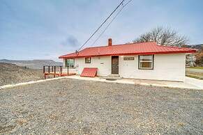 Cozy Grand Coulee Home w/ Deck & Views!