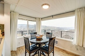 Cozy Grand Coulee Home w/ Deck & Views!