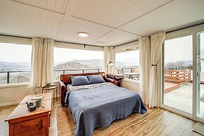 Cozy Grand Coulee Home w/ Deck & Views!