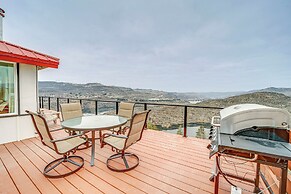 Cozy Grand Coulee Home w/ Deck & Views!
