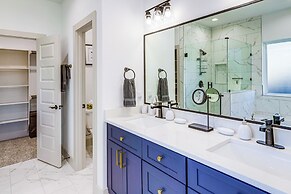 Modern Houston Retreat w/ Patio, 11 Mi to Dtwn