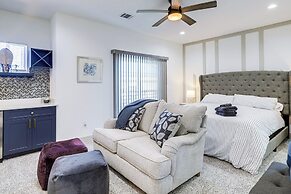 Modern Houston Retreat w/ Patio, 11 Mi to Dtwn