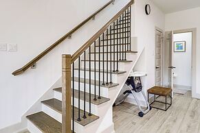 Modern Houston Retreat w/ Patio, 11 Mi to Dtwn