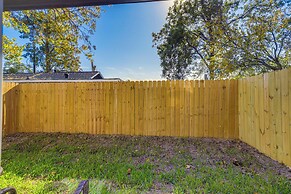 Modern Houston Retreat w/ Patio, 11 Mi to Dtwn