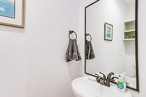 Modern Houston Retreat w/ Patio, 11 Mi to Dtwn