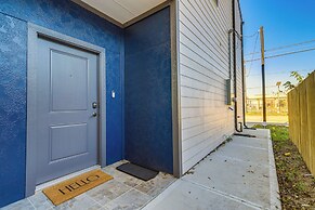 Modern Houston Retreat w/ Patio, 11 Mi to Dtwn