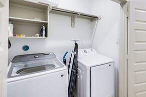 Modern Houston Retreat w/ Patio, 11 Mi to Dtwn