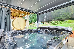Game Room, Hot Tub & Mtn View: Bonney Lake Retreat