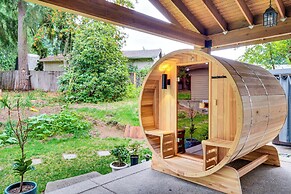 Game Room, Hot Tub & Mtn View: Bonney Lake Retreat