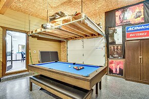 Game Room, Hot Tub & Mtn View: Bonney Lake Retreat