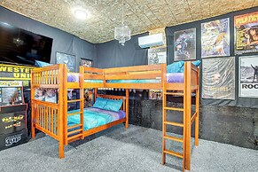 Game Room, Hot Tub & Mtn View: Bonney Lake Retreat