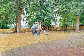 Game Room, Hot Tub & Mtn View: Bonney Lake Retreat