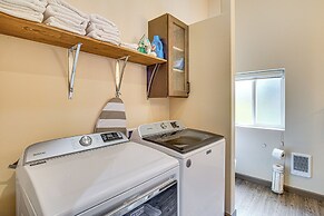 Game Room, Hot Tub & Mtn View: Bonney Lake Retreat