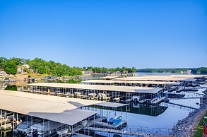 Osage Beach Condo: Boat Slip & Pool Access!