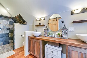 Dreamy Alpine Cabin w/ Hot Tub, Fireplace & More!