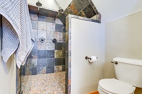 Dreamy Alpine Cabin w/ Hot Tub, Fireplace & More!