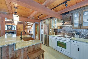 Dreamy Alpine Cabin w/ Hot Tub, Fireplace & More!