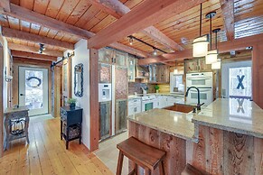 Dreamy Alpine Cabin w/ Hot Tub, Fireplace & More!