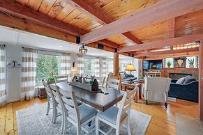 Dreamy Alpine Cabin w/ Hot Tub, Fireplace & More!