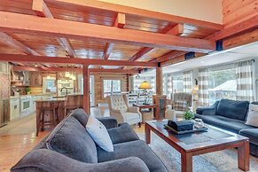 Dreamy Alpine Cabin w/ Hot Tub, Fireplace & More!