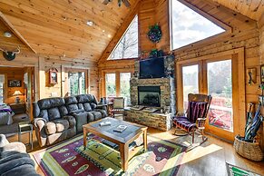Rustic Fancy Gap Cabin w/ Blue Ridge Parkway Views