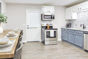 Modern Townhome: Walk to Tennessee Tech University